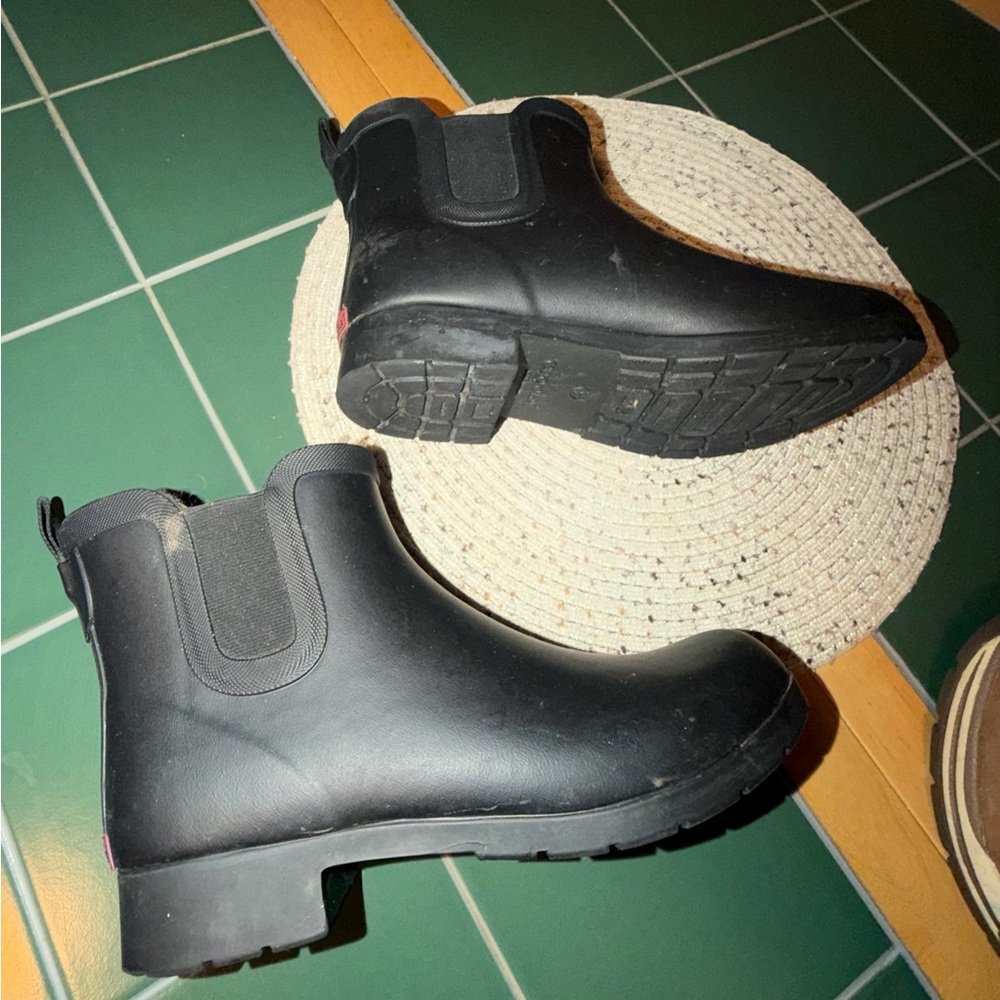 CHOOKA SIZE 9 MENS  Black Rubber Sole Boots.